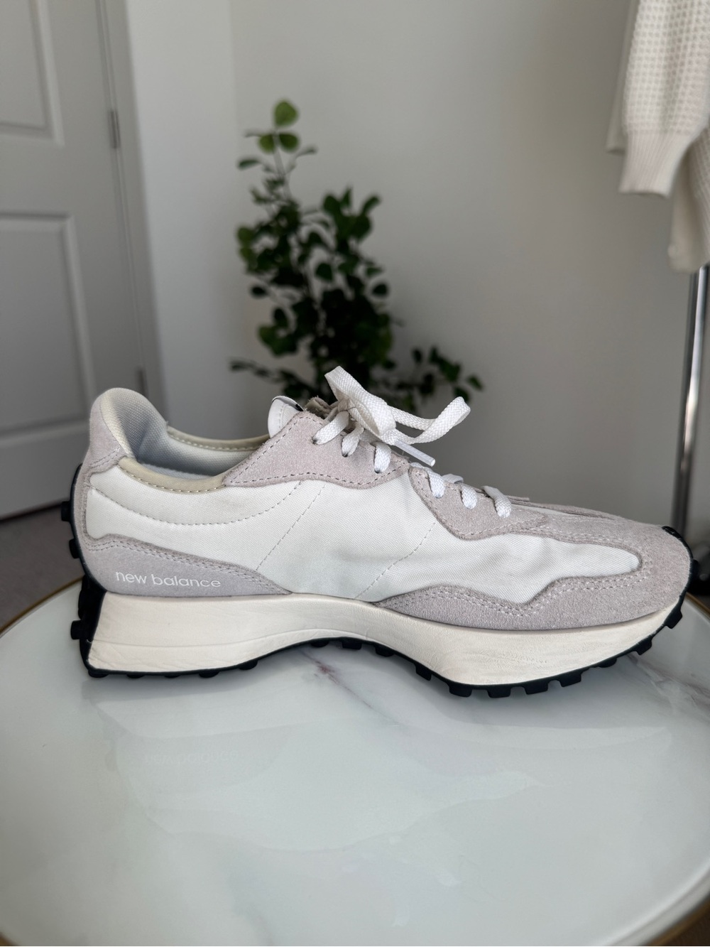 New Balance 327 White and Black Suede-Trim Runner Sneakers Size 8.5 - Picture 9 of 15